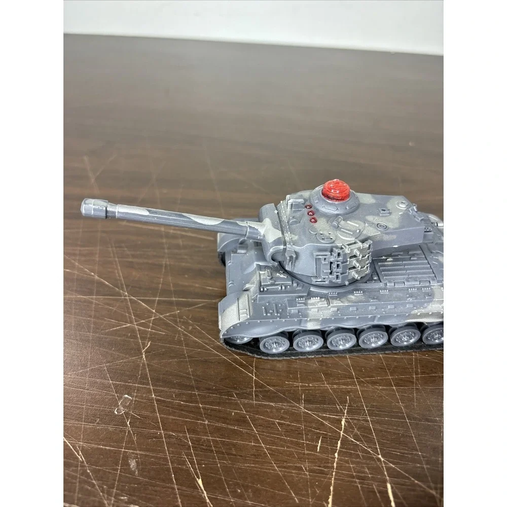 LOT OF‎ 2 RC TANKS TK-0523R PROPEL-UNTESTED-NO CONTROLLERS 8